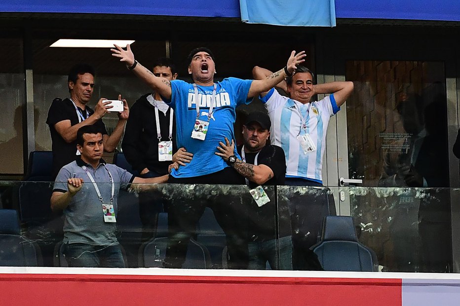 Fotografija: Za Argentince je Diego Maradona še vedno božanstvo in človek, ki nikoli ne bo umrl. FOTO: Giuseppe Cacace/AFP
