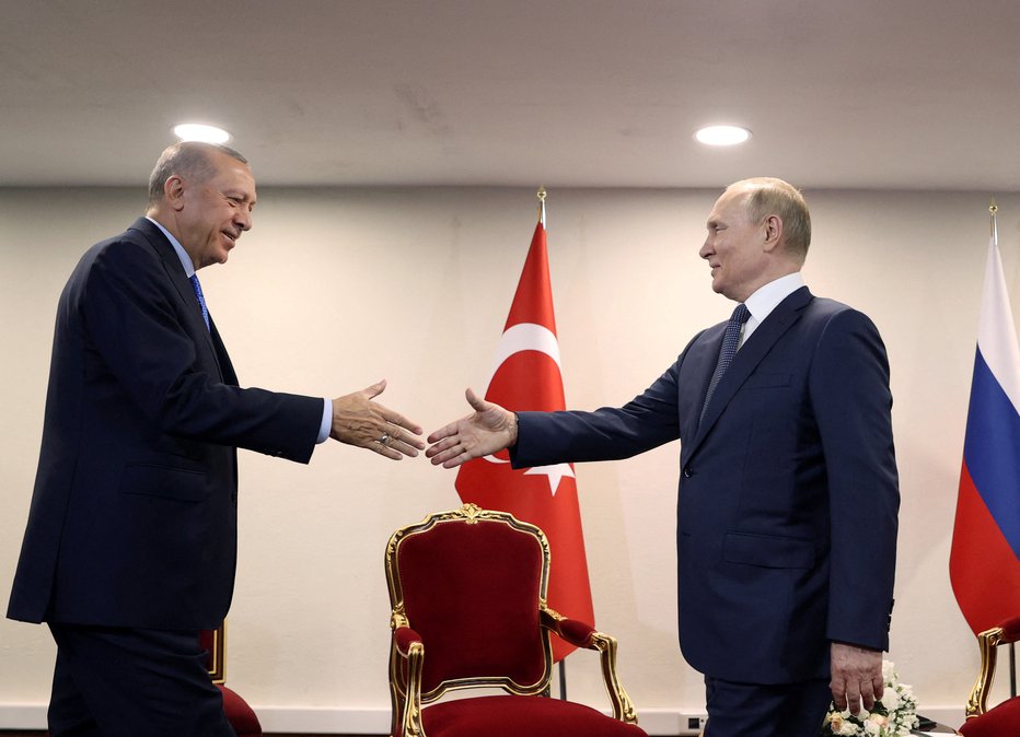 Fotografija: Erdogan in Putin. FOTO: Presidential Press Office, Via Reuters
