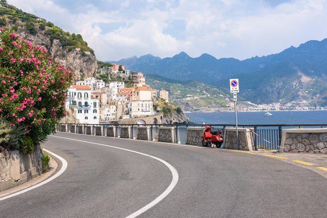 Če vas zanese na Amalfijsko obalo, bodite pozorni na svojo registrsko tablico. FOTO: Mkos83/Getty Images
