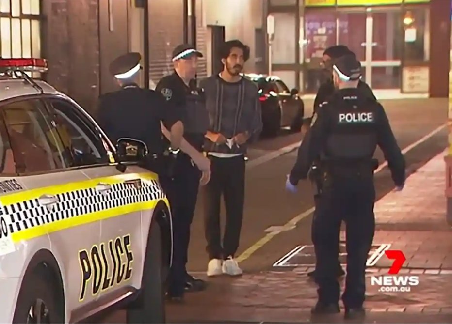 Fotografija: Igralec je počakal na policijo in orisal potek dogokov, ki jim je bil priča.
