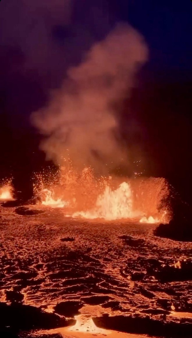 Vnovični izbruh vulkana v bližini glavnega mesta Reykjavik ga je osupnil.
