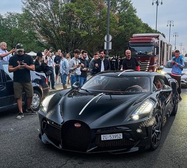 Fotografija: Lastnik bugattija la voiture noire je zanj odštel 17,6 milijona evrov. FOTO: Shahafshai, Instagram
