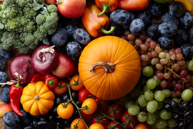 Vitamine in minerale vsebujejo vsa osnovna, nepredelana živila. FOTO: Kobeza/Getty Images
