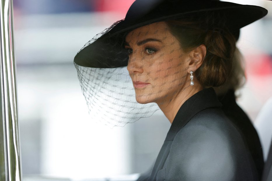 Fotografija: Kate Middleton na pogrebu. FOTO: Pool Via Reuters
