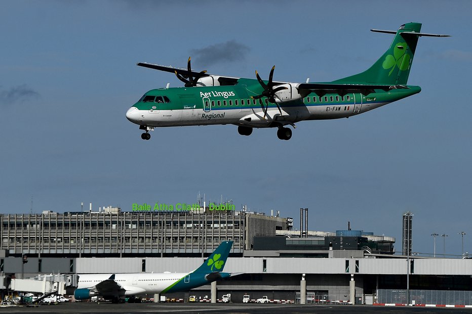Fotografija: Letalo je moralo obrniti. Fotografija je simbolična. FOTO: Clodagh Kilcoyne, Reuters

