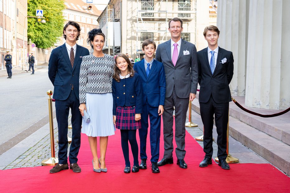 Fotografija: Starejša otroka sta se princu Joachimu rodila v prvem zakonu z Aleksandro, grofico Frederiksborga, mlajša pa v zakonu s sedanjo ženo princeso Marie.
