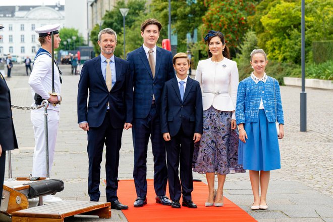 Otroci danskega prestolonaslednika princa Frederika Christian, Isabella, Vincent in Josephine ostajajo princi in princese.
