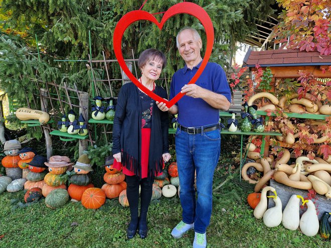 Marija in Milan Bračun sta 50 let po poroki še vedno srečna in zadovoljna. Fotografije: Tanja Jakše Gazvoda
