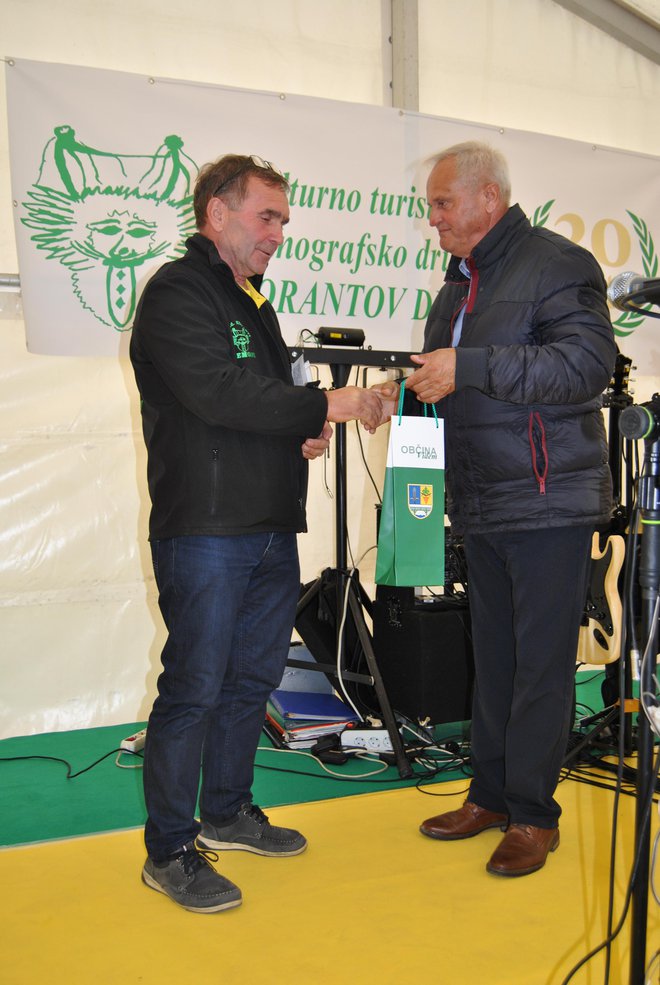 Župan Branko Marinič se je zahvalil predsedniku društva.
