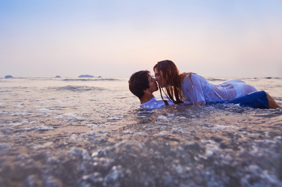 Fotografija: Naj se zdi še tako romantično, peska je kmalu preveč na napačnih krajih. FOTO: Anyaberkut/Getty Images
