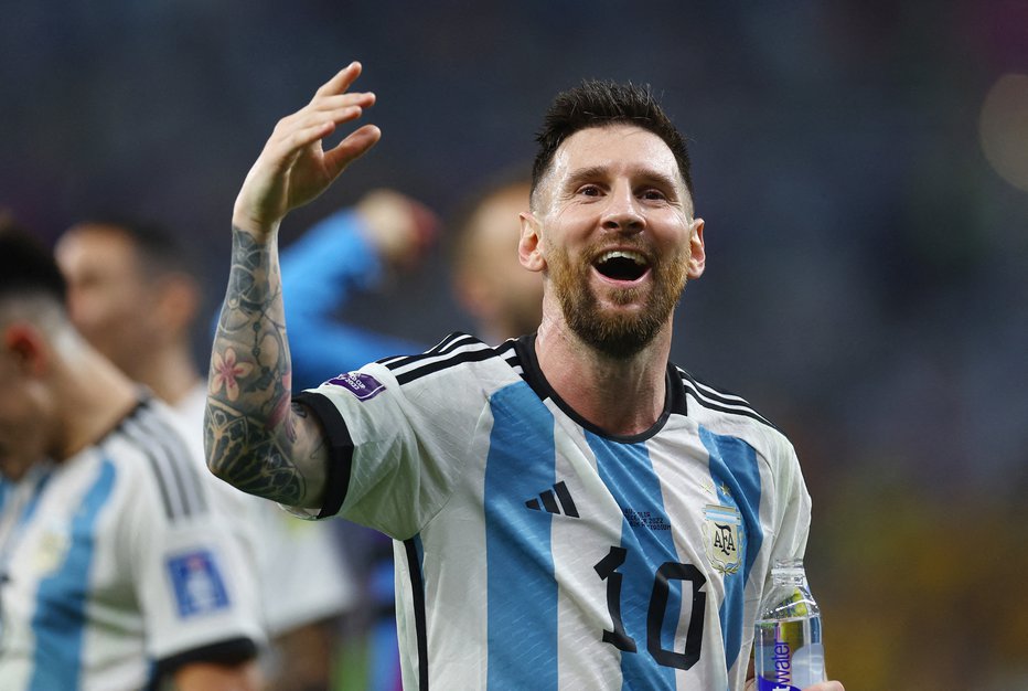 Fotografija: Lionel Messi še nima naslova svetovnega prvaka, danes pa bo pred zelo visoko nizozemsko oviro v četrtfinalu. FOTO: Kai Pfaffenbach/Reuters

