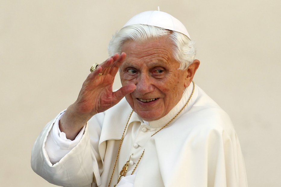 Fotografija: Zaslužni papež Benedikt XVI. leta 2012. FOTO: Giampiero Sposito, Reuters
