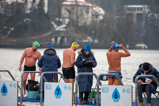 Zimsko plavanje na Bledu. FOTO: Mirko Kunšič
