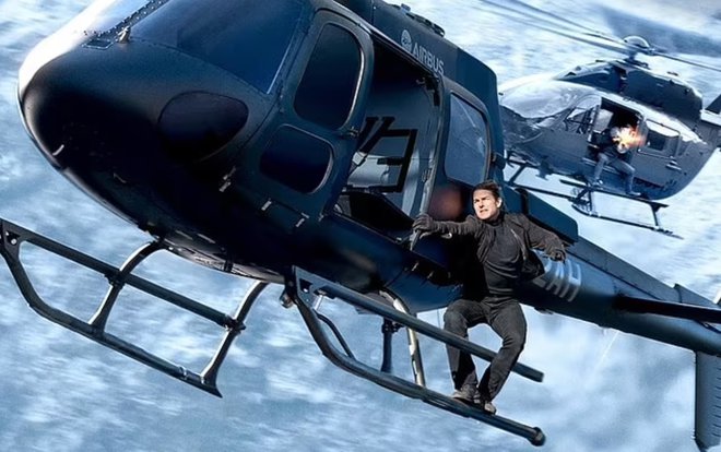 Tom Cruise obožuje kaskaderske točke s helikopterji. FOTO: Promocijski material
