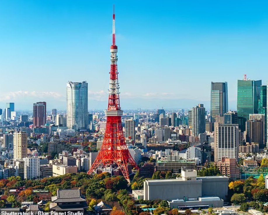 Fotografija: Japonski Eifflov stolp je v resnici oddajnik. FOTO: Wikipedia