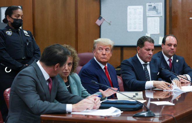 Trumpovi odvetniki so nemudoma po koncu postopka povedali, da se to sploh ne bi dogajalo, če ne bi šlo za Trumpa. FOTO: Andrew Kelly Reuters