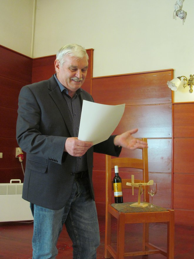 Oskar Neuvirt je prebral verze o vinu.