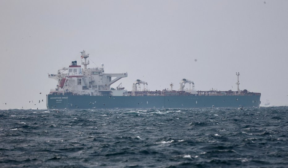 Fotografija: Naftni tanker Advantage Sweet pluje pod zastavo Marshallovih otokov. FOTO: Yoruk Isik, Reuters