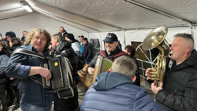 Na harmonike Butolen igrajo številni znani, mnogi so bili na praznovanju. FOTO: Osebni arhiv