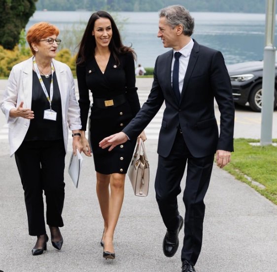 Fotografija: Predsednik vlade je pripeljal svojo partnerko. FOTO: Gov.si