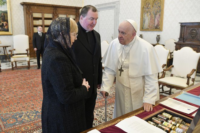 Predsednica republike Nataša Pirc Musar na zasebni avdienci pri papežu Frančišku. FOTO: Vatican Media