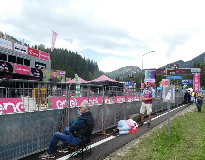 Preden pride Giro, si privoščimo eno kitico spanja. FOTO: Miroslav Cvjetičanin 