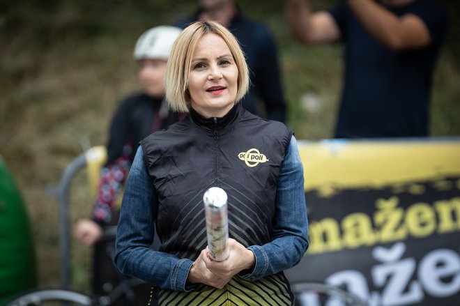 Ptujski županji Nuški Gajšek je pripadla čast odpreti maraton s startno raketo. FOTO: Mediaspeed.net