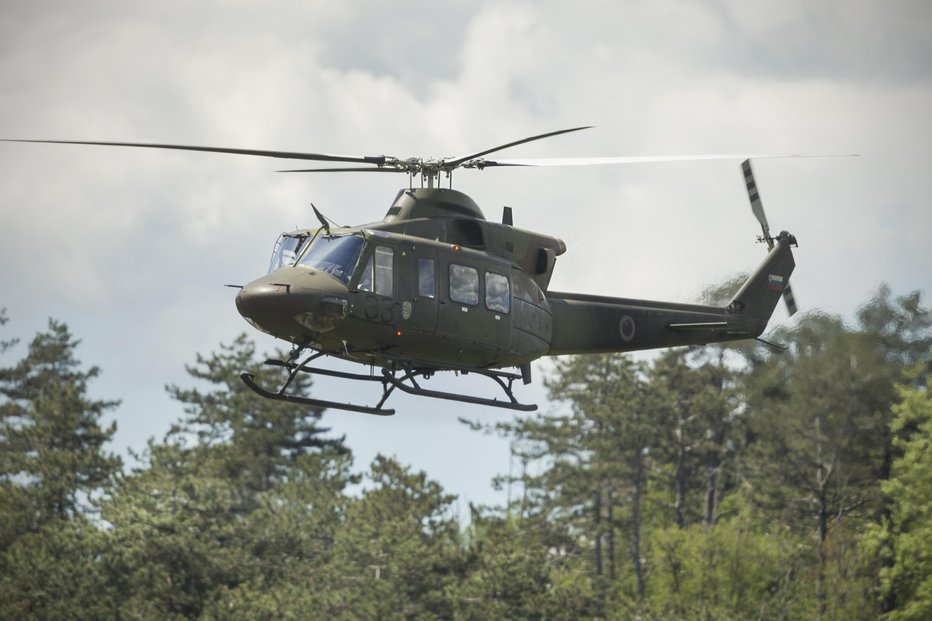 Fotografija: Helikopter je trikrat poletel. Foto: Jure Eržen