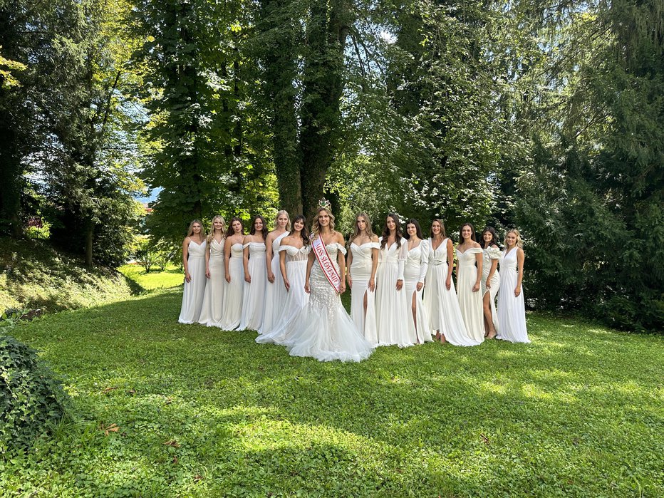 Fotografija: Dekleta so nosila čudovite poročne obleke. FOTO: miss Slovenije 