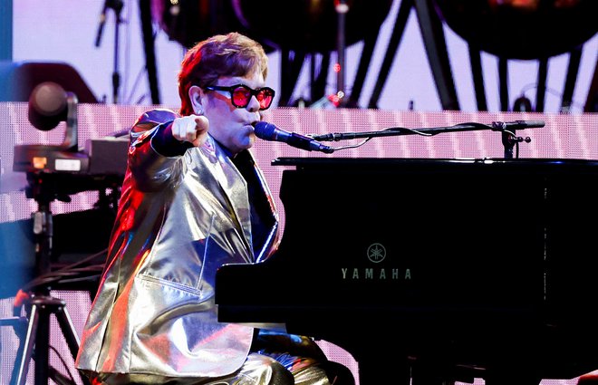 Eltonu Johnu naj bi zdrsnilo v prostrani vili v Franciji. FOTO: Jason Cairnduff Reuters