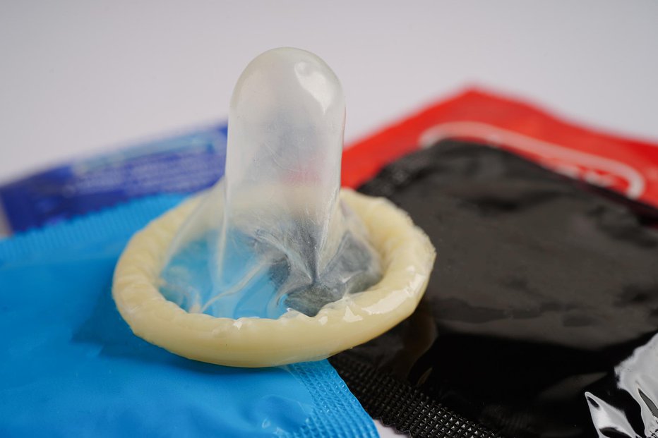 Fotografija: Pri kondomu velikost je pomembna.  FOTO: Manassanant Pamai/Gettyimages