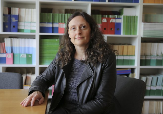 Dr. Helena Grčman z ljubljanske biotehniške fakultete navaja dve strategiji varovanja pred težkimi kovinami. FOTO: Jože Suhadolnik