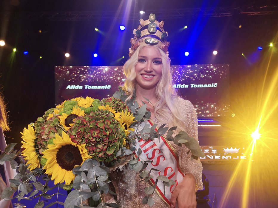 Fotografija: Alida Tomanič, Miss Slovenije 2023, je stara 19 let. Poleg športa zelo rada tudi poje in se ukvarja z glasbo. FOTO: Foto: Dejan Javornik