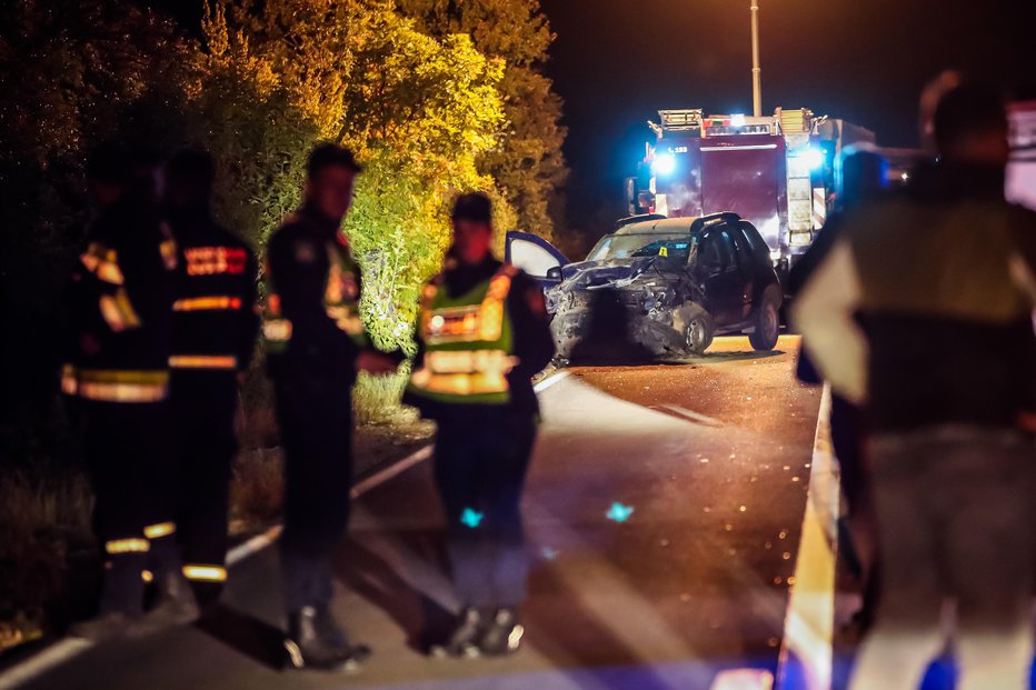 Fotografija: Dve osebi sta umrli, ena pa je bila z reševalnim vozilom prepeljana v bolnišnico. FOTO: Zvonimir Barisin/pixsell Pixsell