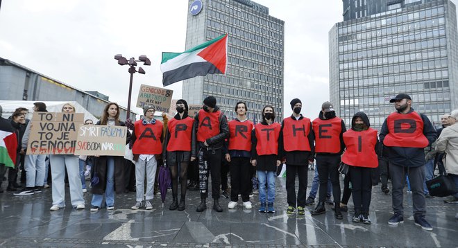 Shod za Palestino na Trgu republike v Ljubljani. FOTO: Jože Suhadolnik