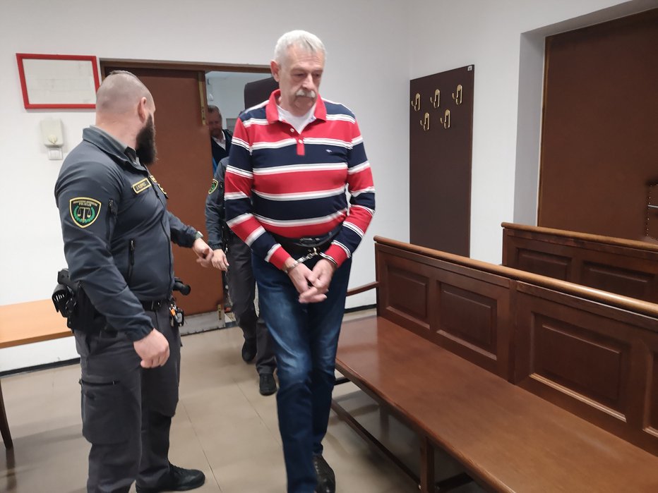 Fotografija: Branko Krklec je nejevoljen poslušal odločitev senata, ki mu je prisodil zaporno kazen, kakršno je predlagalo tudi tožilstvo. Fotografiji: Mojca Marot