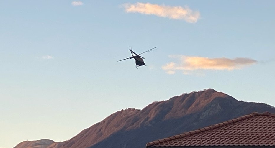 Fotografija: Poškodovanca prepeljali v bolnišnico z vojaškim helikopterjem. FOTO: Pp Bovec