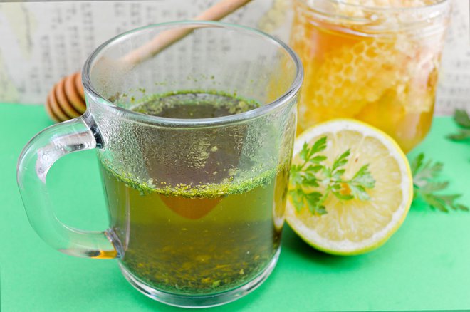 Peteršiljev čaj premore številne blagodejne učinke na zdravje. FOTO: Thinkstock