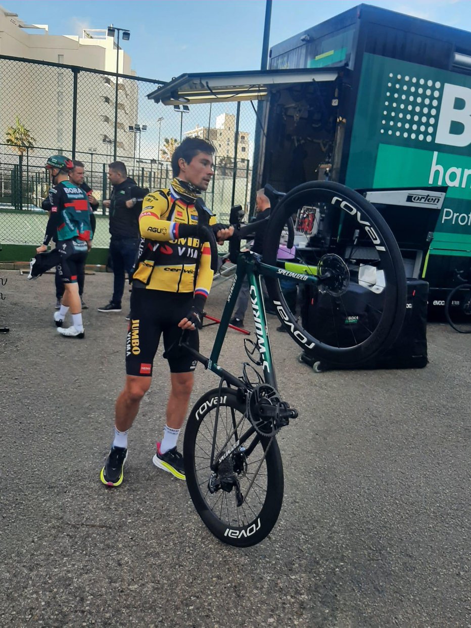 Fotografija: Primož Roglič z novim kolesom. FOTO: Bora Hansgrohe 