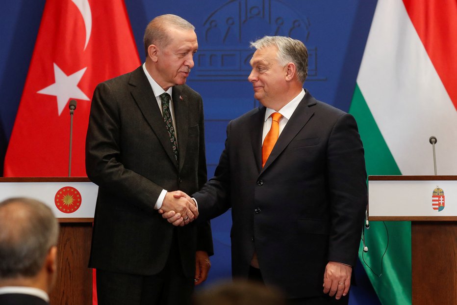 Fotografija: Recep Tayyip Erdogan in Viktor Orban.FOTO: Bernadett Szabo Reuters