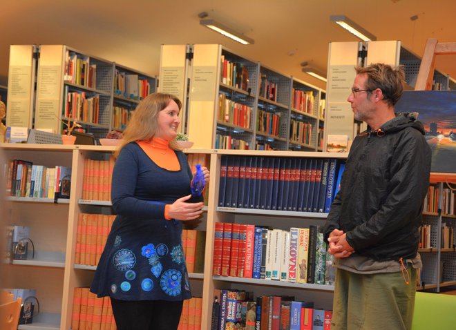 Za predavanje, ki je trajalo skoraj dve uri, se mu je zahvalila knjižničarka Lea Felicijan. FOTO: Darko Naraglav