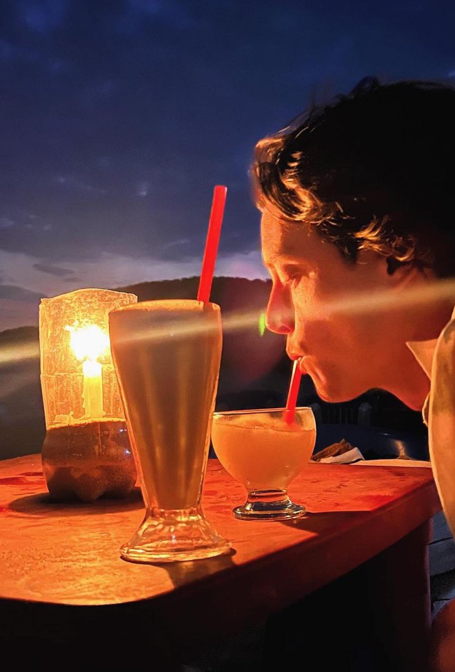 Večerno srkanje koktajlov za romantičen uvod v strastno noč. FOTO: osebni arhiv/Instagram
