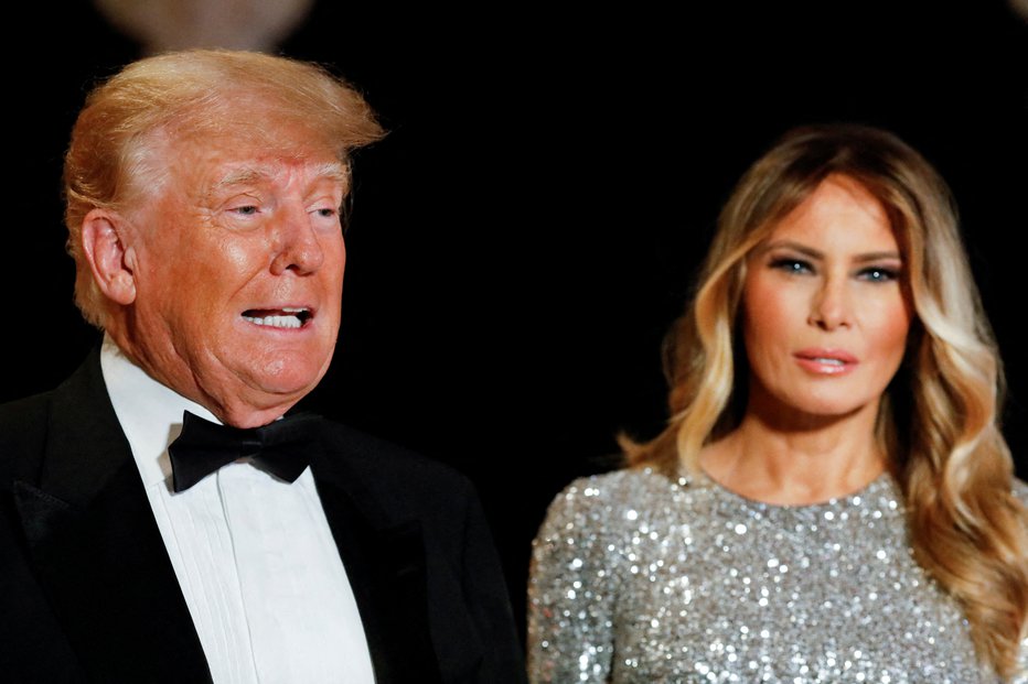 Fotografija: Donald Trump z ženo Melanio. FOTO: Marco Bello. Reuters