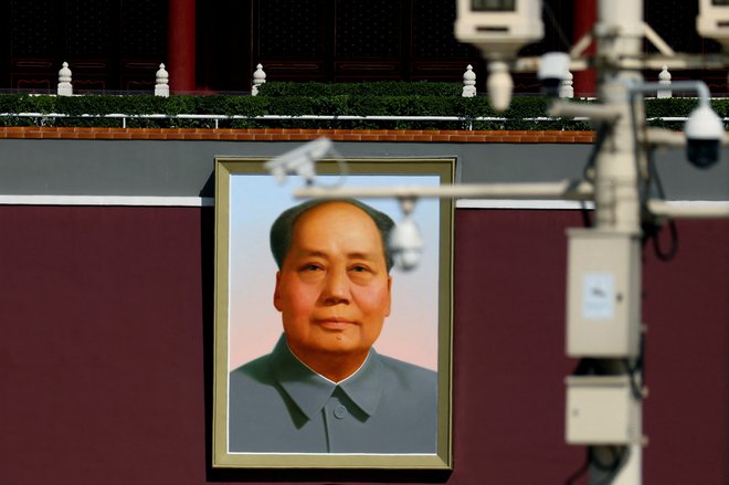 Portret Maa Cetunga v Pekingu. FOTO: Florence Lo, Reuters