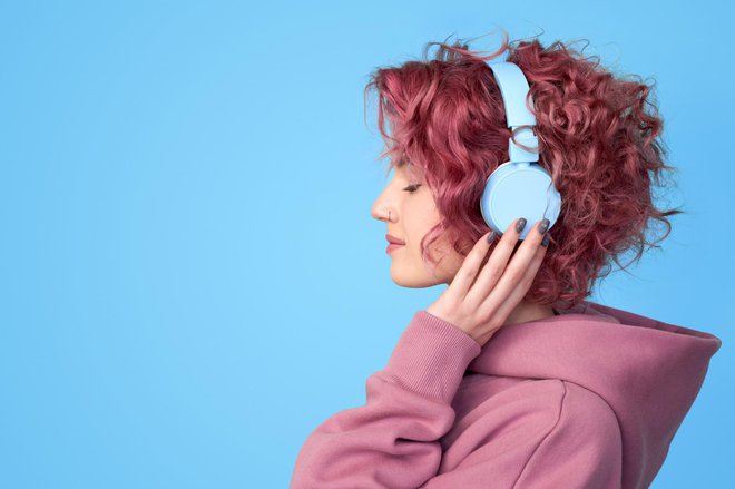 Dobrih 10 odstotkov mladih glasbo posluša tako pogosto in tako glasno, da ogrožajo sluh. FOTO: GETTY IMAGES