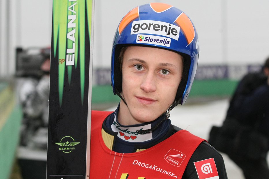 Fotografija: Šestnajstletni Peter na državnem prvenstvu v smučarskih skokih.