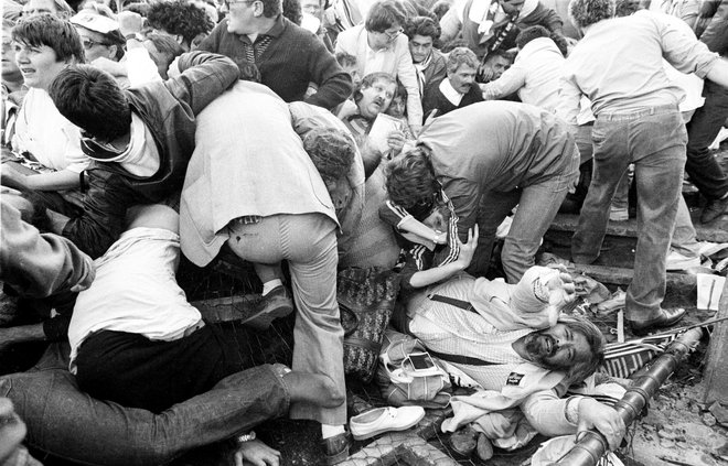 Kar 39 mrtvih je bilo leta 1985 v tragediji na stadionu Heysel. FOTO: Reuters