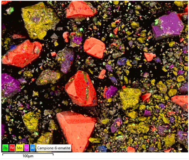 Sestava 3700 let starega rdečila (barve so računalniško okrepljene): hematit (rdeča), braunit (rumena) in galenit (zelena). FOTO: Eskandari et al., Scientific Reports, 2024 (CC BY 4.0)