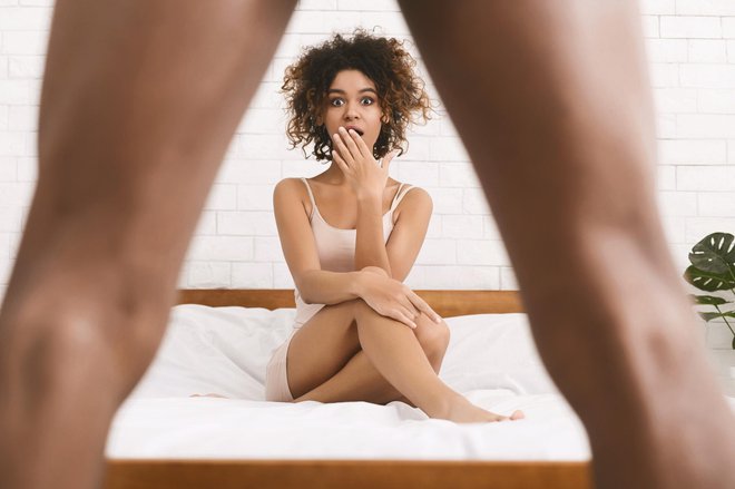 Po mnenju nekaterih žensk se moški preveč obremenjujejo z velikostjo penisa FOTO: Prostock-studio Getty Images/istockphoto