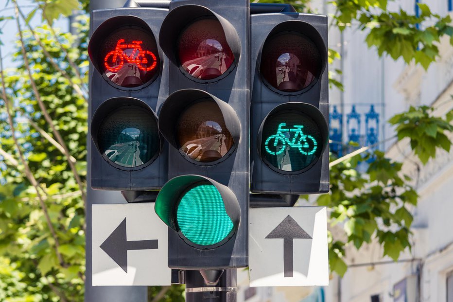 Fotografija: Za mnoge kolesarje semafor ne obstaja. FOTO: Madrolly Getty Images/istockphoto